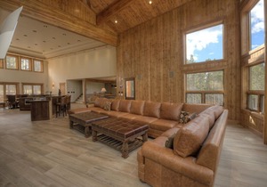 Large Beautiful 3DG-Dofel with Panoramic Mountain View
