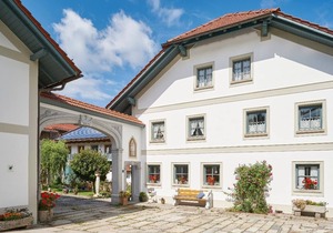 Large, bright vacation apartment (75sqm) with a view of the entire range of the Bavarian Forest