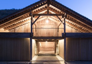 Light, air, calm, landscape. Immerse yourself in our Giatla house