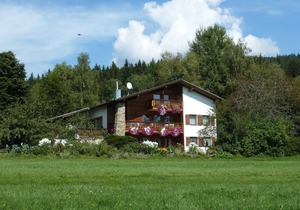 Living in nature at the Bavarian Forest National Park. Award-winning garden