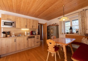 Lovingly furnished holiday apartment "Zirbe" in the Zugspitz village Grainau