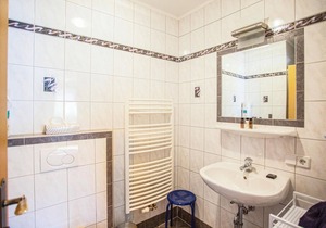 Nestled between the Carnic Ridge and the Lienz Dolomites on the sunny side of the Alps, these apartm