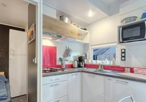 Nice modern cottage on cozy campsite.