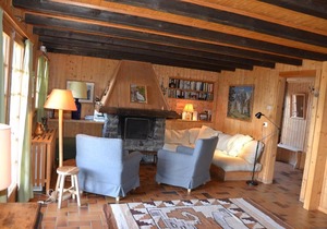 Outside : flat on the ground floor and on the 1rst floor of a chalet, for 8 persons, access from the
