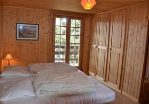 Outside : flat on the ground floor and on the 1rst floor of a chalet, for 8 persons, access from the