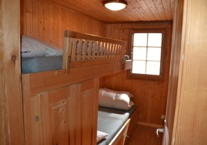 Outside : flat on the ground floor and on the 1rst floor of a chalet, for 8 persons, access from the