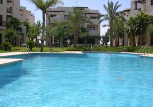 Penthouse, roof terrace, free wifi, balcony, pool views, communal pool