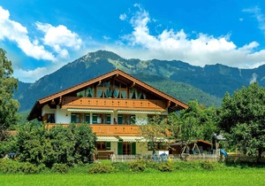 Prinzregent garden apartment with large terrace