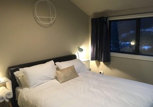 Queenstown Lake Escape