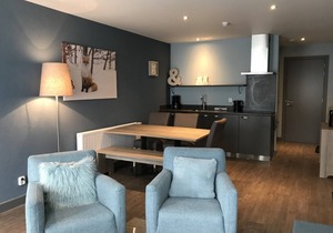 Relax wonderfully, and into an apartment with a view of the slopes/mountains.