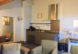Relax wonderfully, and into an apartment with a view of the slopes/mountains.