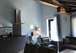 Relax wonderfully, and into an apartment with a view of the slopes/mountains.
