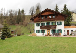 Rustic holiday home on the ski slopes