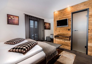 Single room with toilet and shower