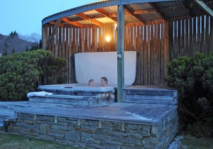 Spacious, Modern Studio Apartment below Coronet Peak