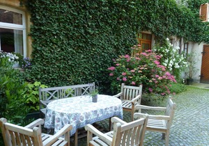 Stylish apartment on a Franconian fruit and Brennereihof