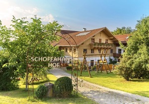 Tasteful apartment (62sqm) with south-facing balcony and view of the farm garden
