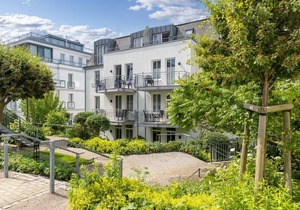 Top-floor apartment in a prime beach location with a view of the beautiful Schloonsee lake