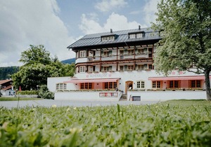 Triple / shared room (28m²) - Hotel & Restaurant Alpenrose Bayrischzell