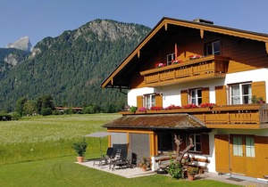 Vacation apartment Watzmann 1 for 1-2 persons, 50 sqm, bedroom, kitchen-living room and balcony