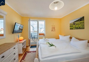 Vacation apartment in Zinnowitz with garden - close to the beach & ideal for 2 people - Villa