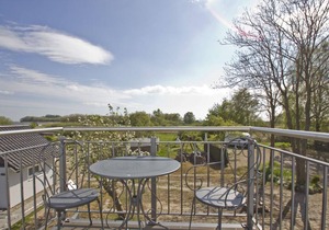 Vacation apartment with sea view, balcony and garden - Haus Inselblick FeWo MEERluft -
