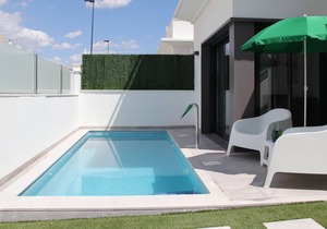Villa with private heated pool, free wifi, solarium & baby mat