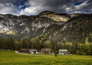 Watzmann, 1-4 Pers., ca. 70 qm, 2 Schlafzimmer, 2x Dusche/WC, Bauernstube, Küche, Balkon