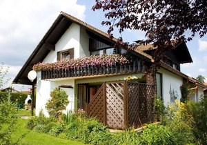 Zentrale 55qm Ferienwohnung mit Balkon, gepflegter Garten