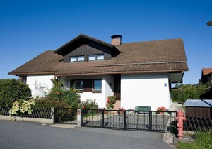 Zentrale 55qm Ferienwohnung mit Balkon, gepflegter Garten
