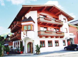 Bahnhofstrasse | Kitzbuehel