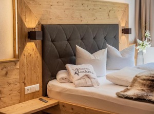 Viktoria Lodges | Bach