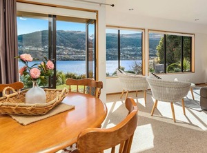 Lakefront Cottage Holiday | Kelvin Heights