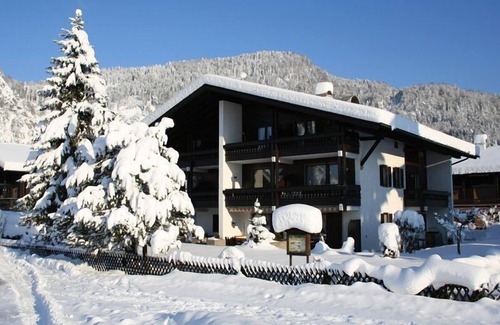 Reit im Winkl Apartment | (1) Three-room vacation apartment 65 sqm, bathroom/WC, extra bedroom, kitchen, terrace