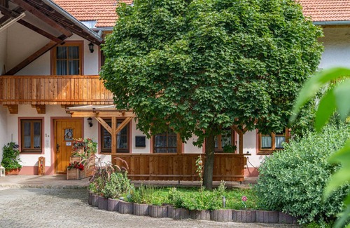 Ebersberg District Apartment | 100 m² Apartment ∙ 2 bedrooms ∙ 6 guests