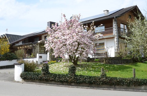 Pfaffing Apartment | 102 m² Apartment ∙ 2 bedrooms ∙ 4 guests