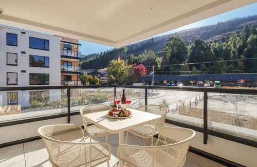Arthur's Point Apartment | 105 m² Apartment ∙ 3 bedrooms ∙ 6 guests