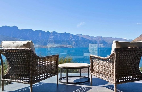 Fernhill House | 11 Aspen Grove by MajorDomo - Luxury Lake View Villa