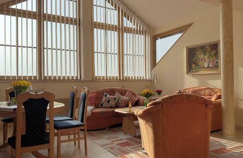 Friedenfels Apartment | 115 m² Apartment ∙ 2 bedrooms ∙ 4 guests
