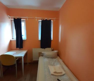 Industriebezirk Hostel | 2-Rent Group Hostel Rooms&Apartments TUB19A
