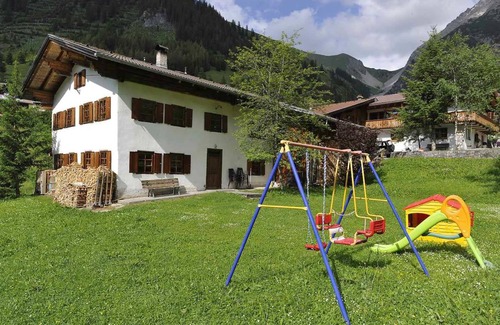 Gramais House | 220 m² House ∙ 5 bedrooms ∙ 14 guests