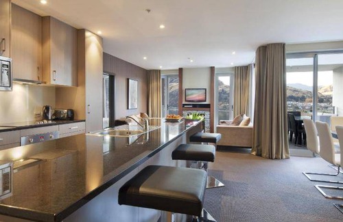 Kelvin Heights Apartment | 248 m² Apartment ∙ 3 bedrooms ∙ 12 guests
