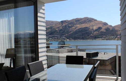 Kelvin Heights Apartment | 248 m² Apartment ∙ 3 bedrooms ∙ 12 guests