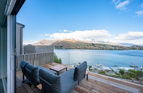 Queenstown Villa | 280 m² Villa ∙ 4 bedrooms ∙ 10 guests