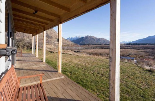Lower Shotover Ski Chalet | 40 m² Chalet ∙ 4 guests
