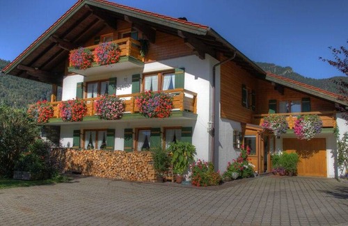 Weissbach an der Alpenstrasse Apartment | 60 m² Apartment ∙ 2 bedrooms ∙ 4 guests