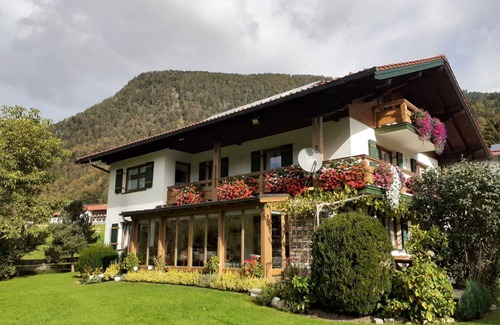 Weissbach an der Alpenstrasse Apartment | 60 m² Apartment ∙ 2 bedrooms ∙ 4 guests