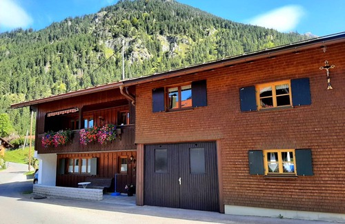 Hinterstein Apartment | 63 m² Apartment ∙ 2 bedrooms ∙ 4 guests
