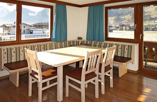 Ramsau im Zillertal Apartment | 65 m² Apartment ∙ 2 bedrooms ∙ 5 guests