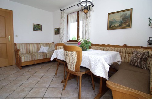 Breitbrunn a. Chiemsee Apartment | 70 m² Apartment ∙ 2 bedrooms ∙ 5 guests